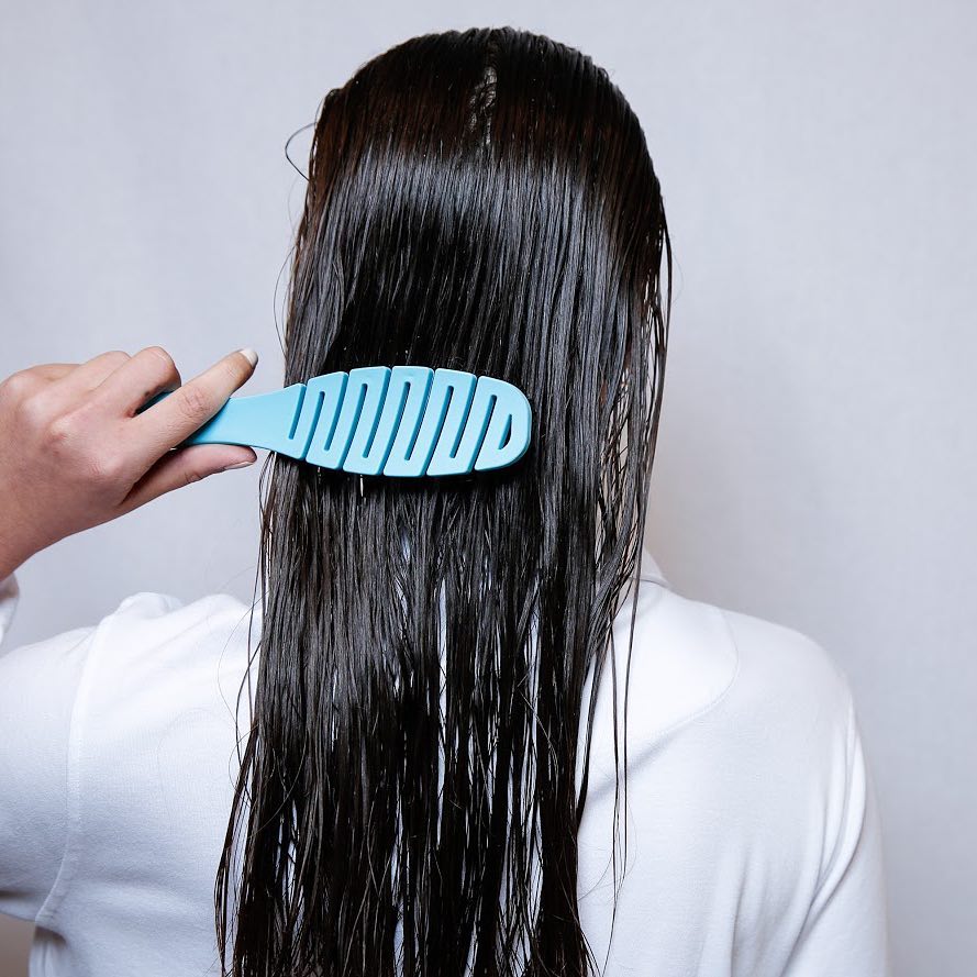 The Flex Brush Petite in blue ideal to untangle wet or dry hair
